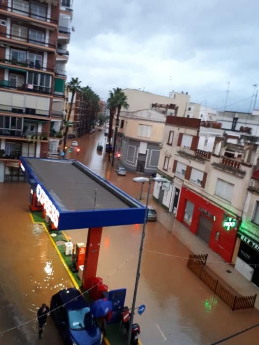 Consecuencias de las lluvias torrenciales caídas esta madrugada y esta mañana en Alzira.