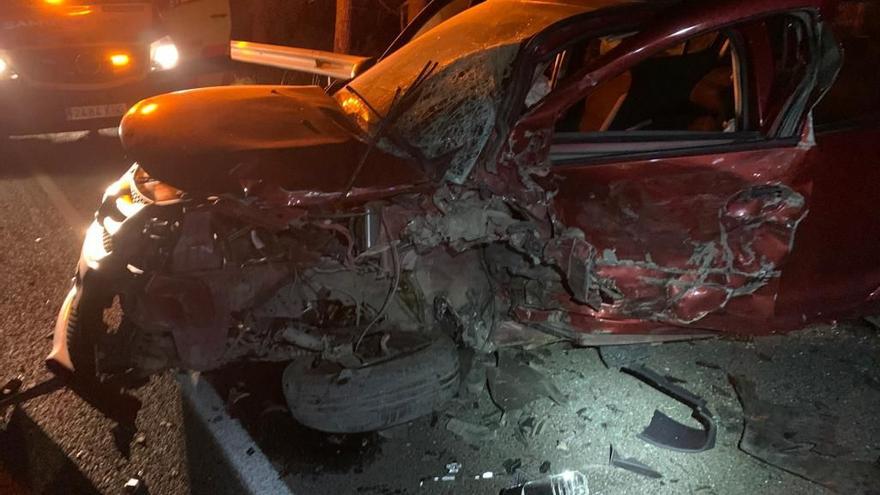 Estado del coche en el que viajaba la joven tras el accidente