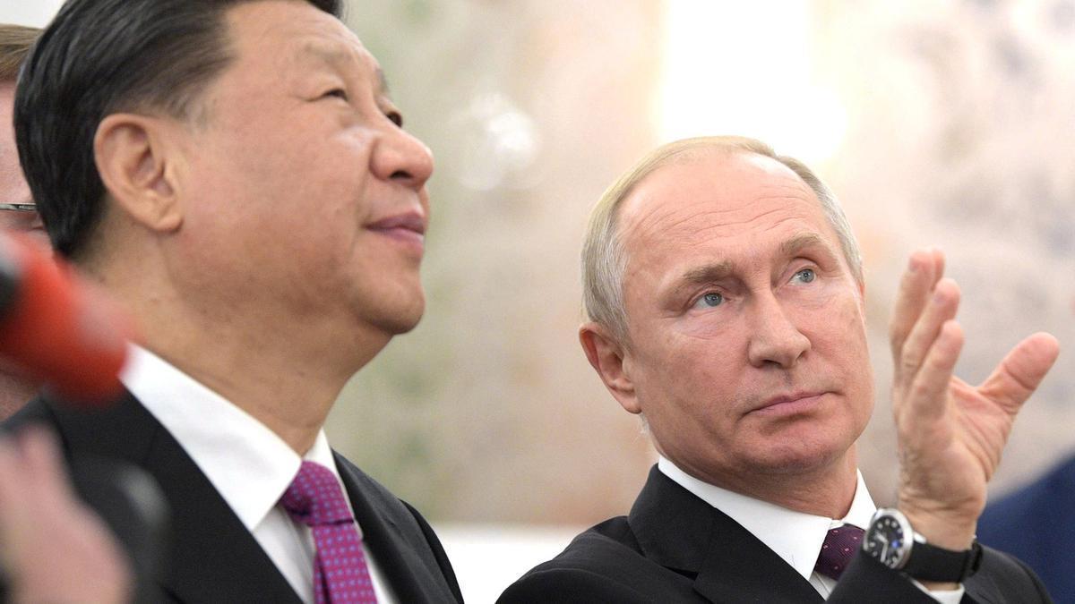 El presidente chino Xi Jinping y el presidente ruso Vladimir Putin en un encuentro.