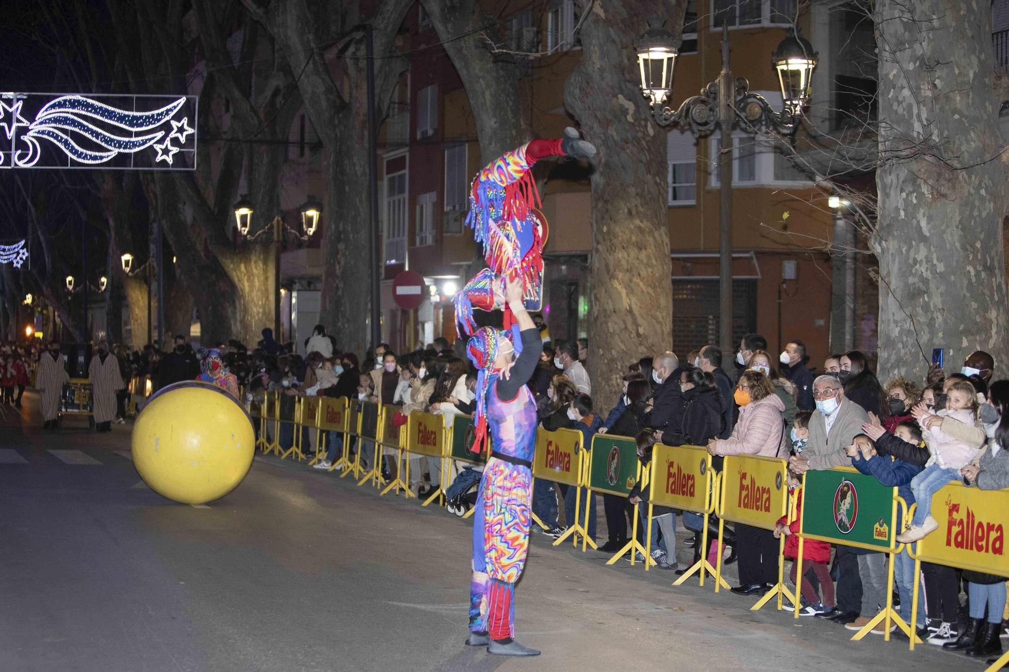 Los Reyes Magos recorren de nuevo las calles de Xàtiva