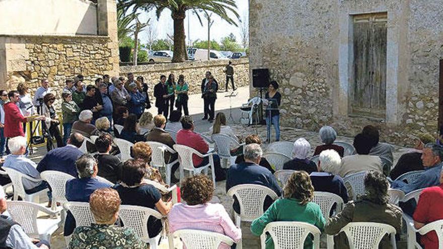 Unas 300 personas participaron en el homenaje celebrado en Porreres.