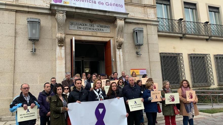 Minuto por silencio en Badajoz por la mujer asesinada en Puertollano