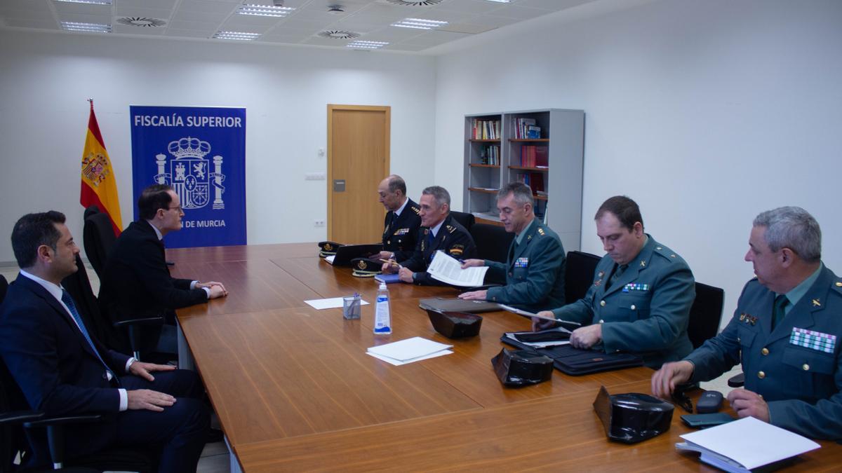 Los fiscales Manzanera y Campayo, este jueves en la reunión en Murcia con mandos de Policía y Guardia Civil.