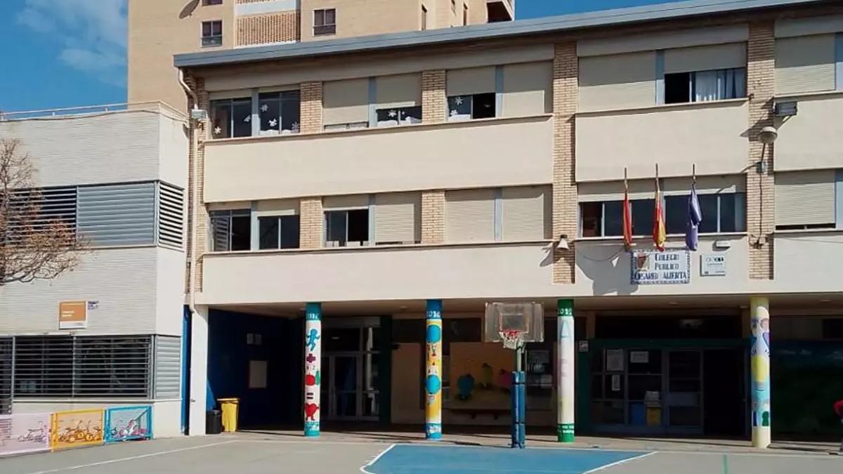 Entrada al colegio Cesáreo Alierta de Zaragoza, en una imagen de archivo.