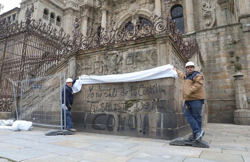 Nuevas pintadas en la Catedral de Santiago