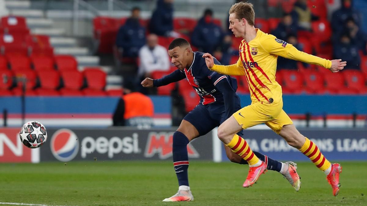 Kylyan Mbappé y Frenkie De Jong, en un partido de Champions