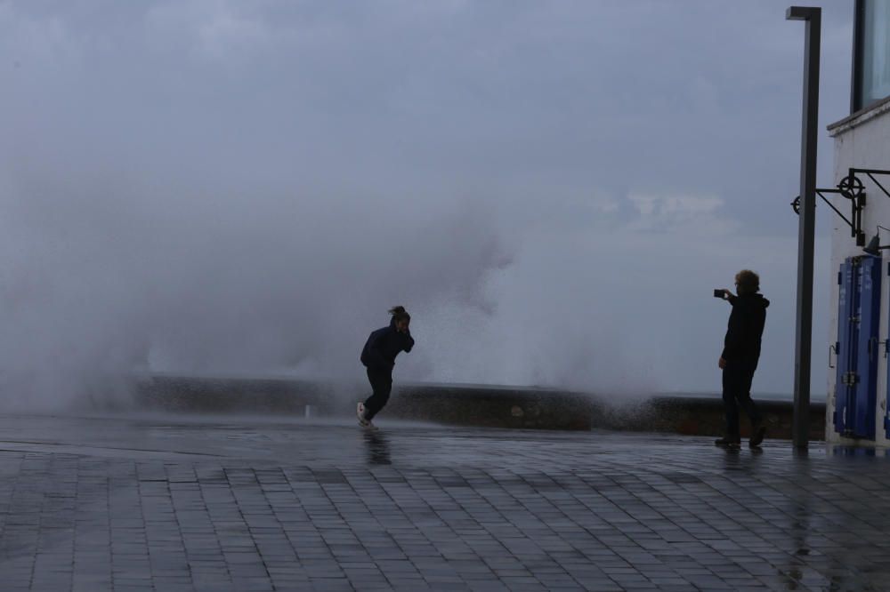 Temporal de llevant a l'Escala