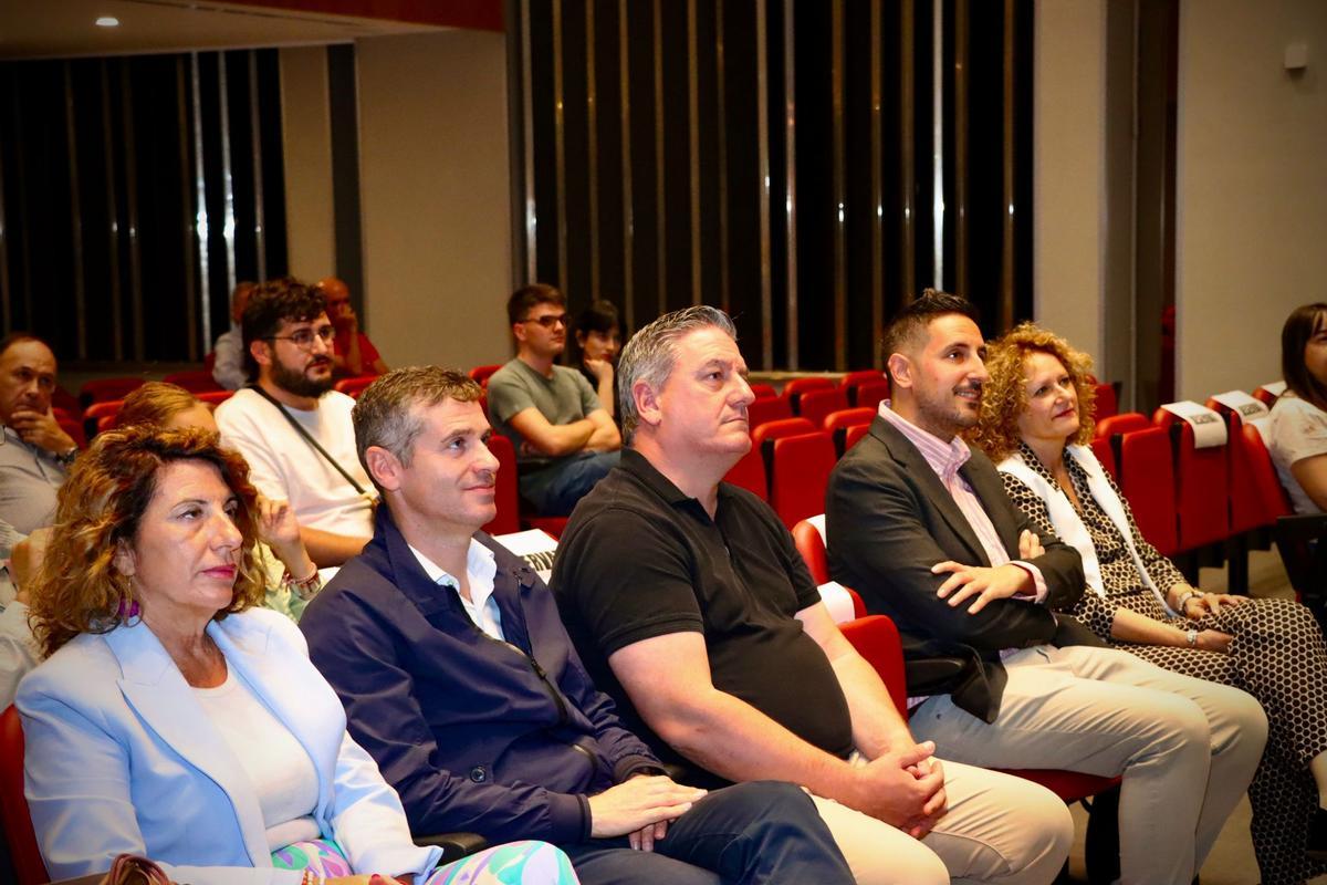 Parte del equipo de gobierno durante la presentación