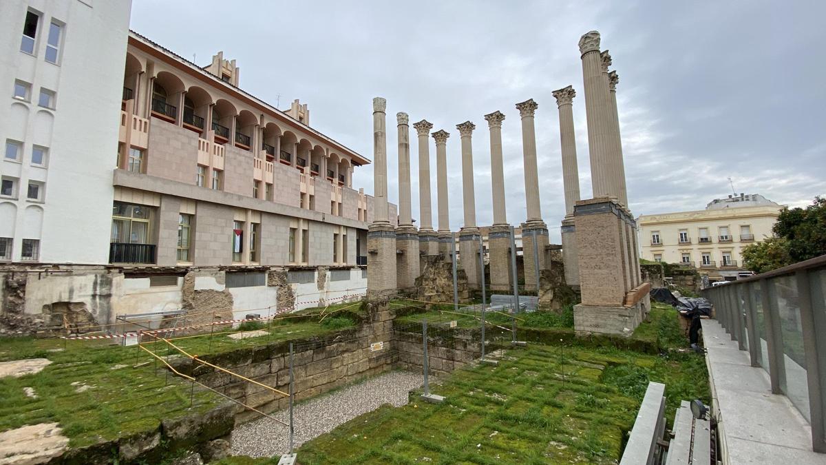 Las obras en el Templo Romano se encuentran a la espera de una grúa.