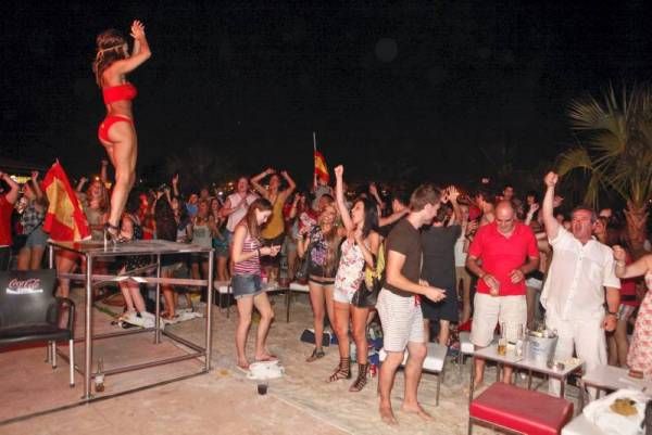 Cientos de personas festejan en Las Playas el pase a semifinales