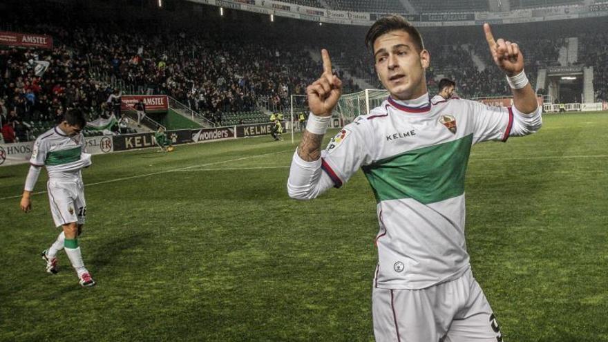 Sergio León celebra un gol durante su etapa en el Elche CF / 