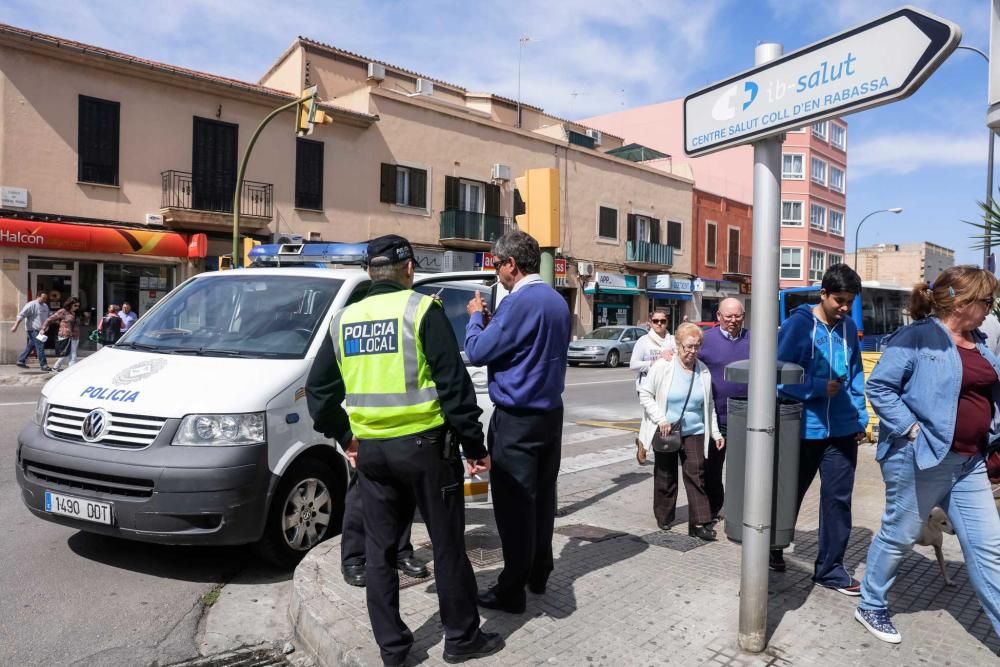 Una decena de heridos al dar un frenazo un bus de la EMT tras cruzarse un coche