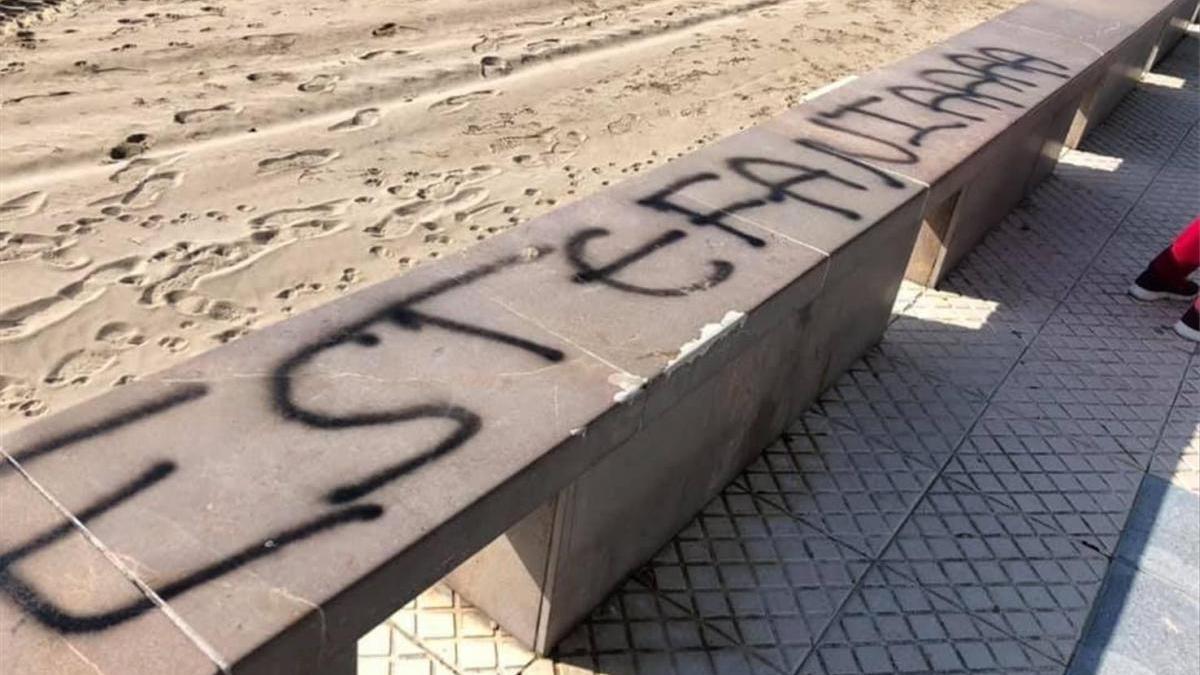 El grito viral de &quot;Estefanía&quot; llega a Orpesa en forma de pintada