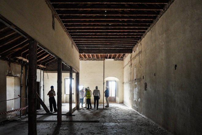La rehabilitación del edificio de la antigua Real Academia revela un estado de deterioro más grave de lo previsto