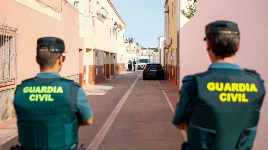 Un hombre mata a su pareja y se entrega a la Policía en un pueblo de ...