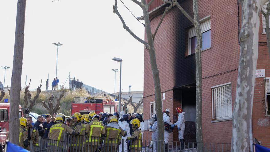 Mueren tres personas en el incendio de un edificio de viviendas