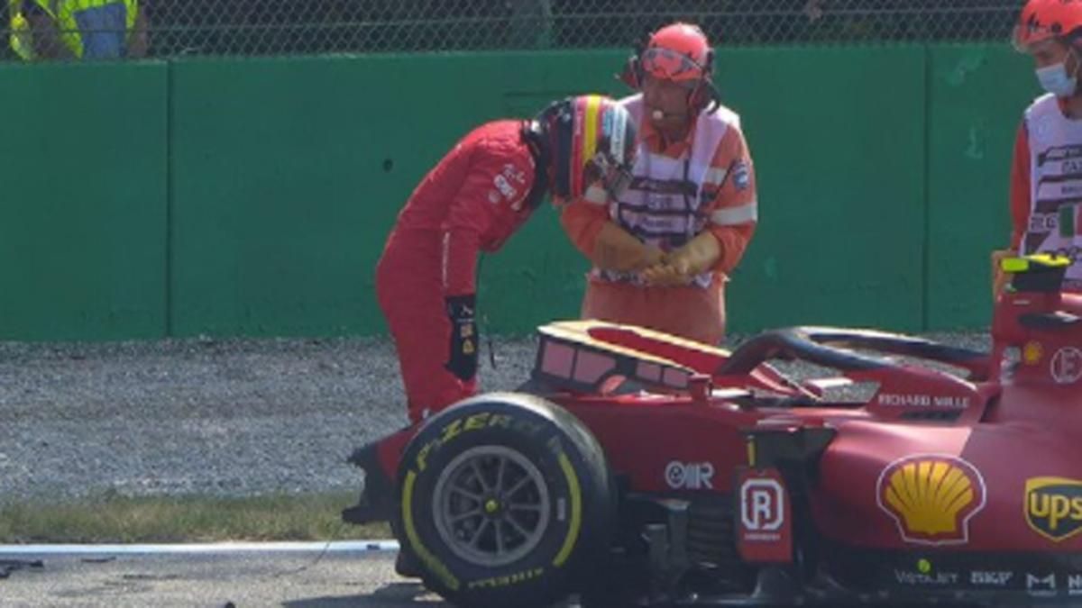 Carlos Sainz, tras un accidente con su Ferrari