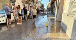 Otro reventón de una tubería en El Palmar deja a los vecinos sin agua potable