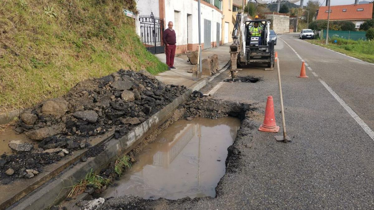 Zona de Ameixoada en donde reventó la red general del agua de Moaña.   | // S.Á.