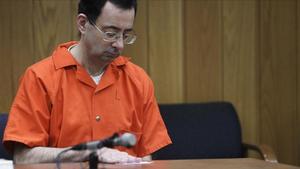 jcarmengol41920255 larry nassar listens as lead prosecutor angela povilaitis ma180205163543