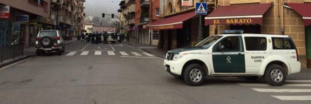 Se suicida el atracador atrincherado en un banco de Cangas de Onís