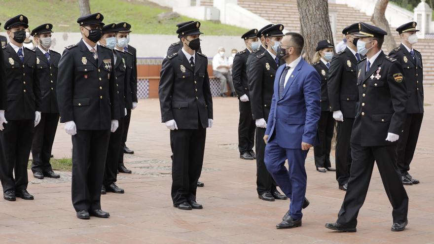 Dos policías nacionales salvan a un hombre de morirse ahogado en su propio vómito en Vila-real