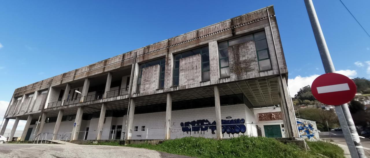 El exterior del pabellón Pablo Herbello de Bueu.