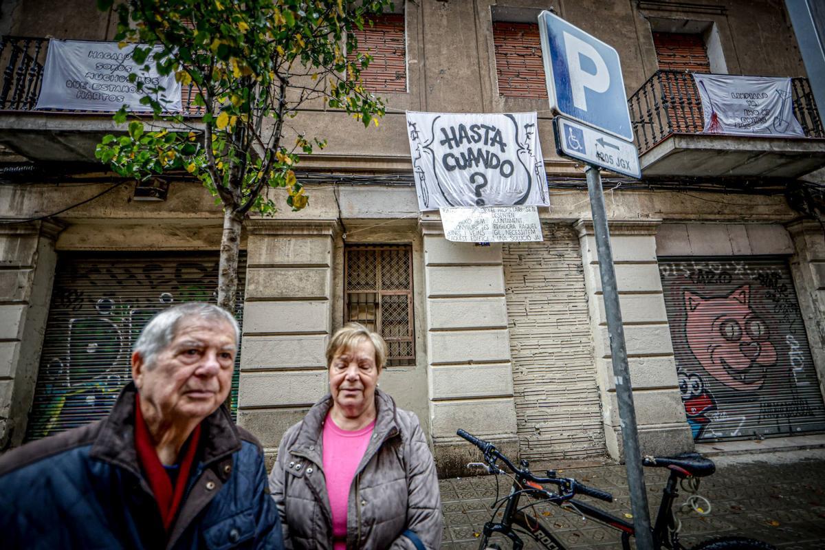 Quejas por un edificio abandonado en Poble Sec