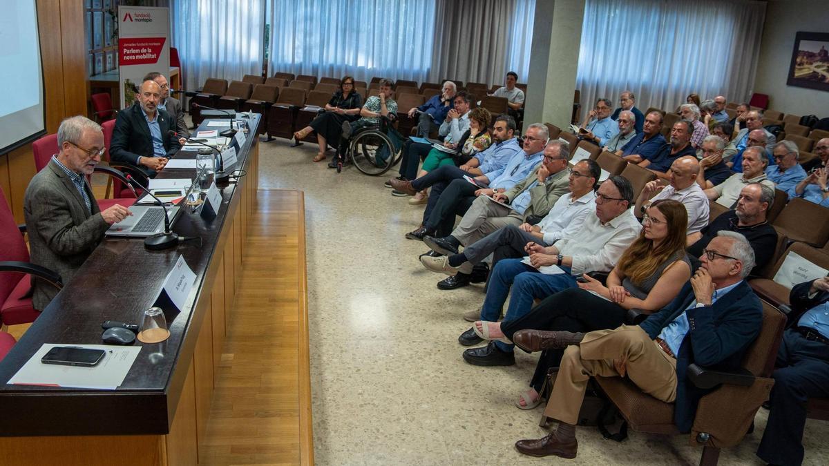 Un moment de l’acte sobre tren regional i habitatge, ahir a la sala d’actes del Montepio