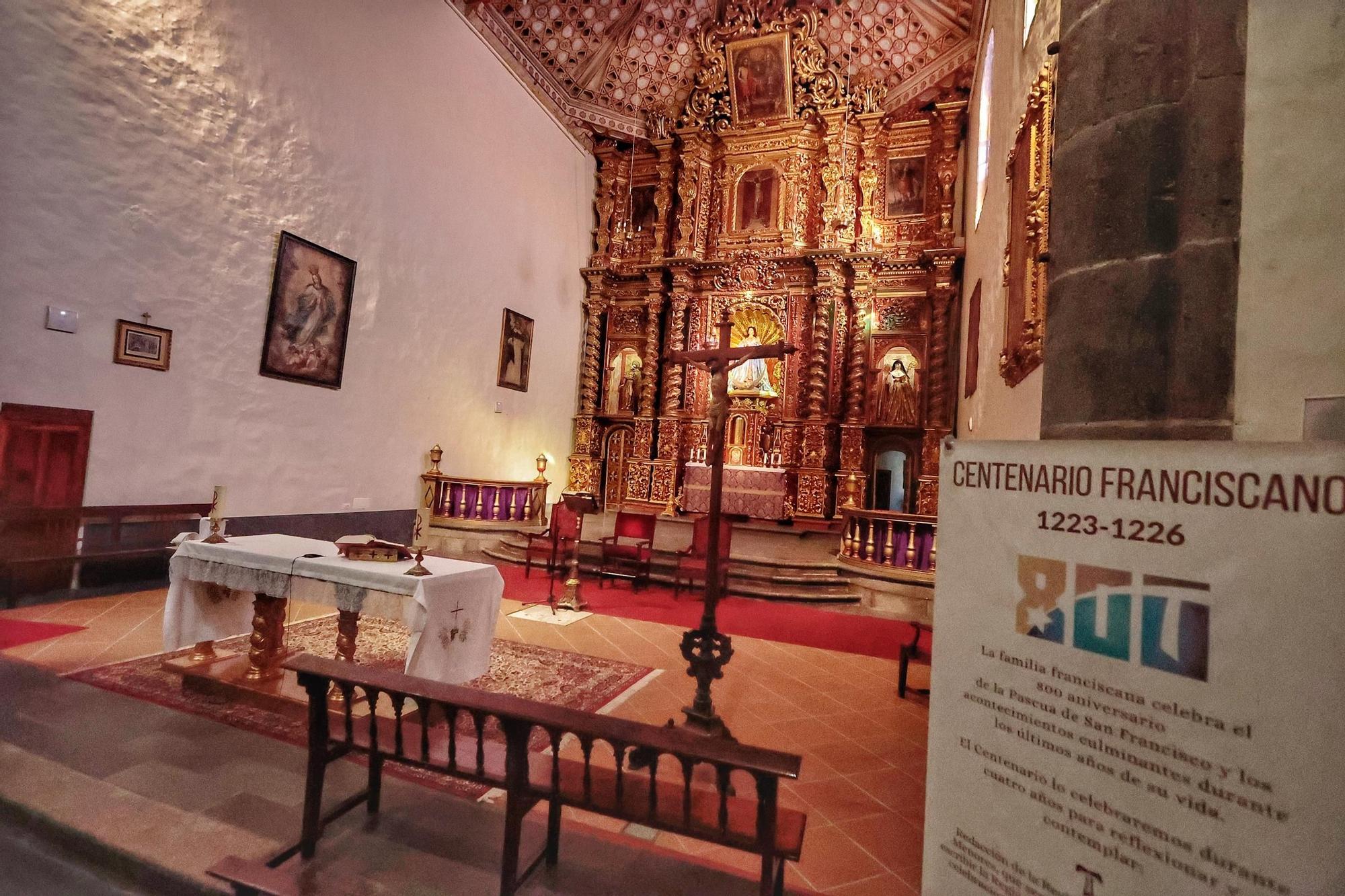 Procesión del paso de la Dolorosa, San Juan y la Magdalena del convento de Las Claras al Santuario del Cristo