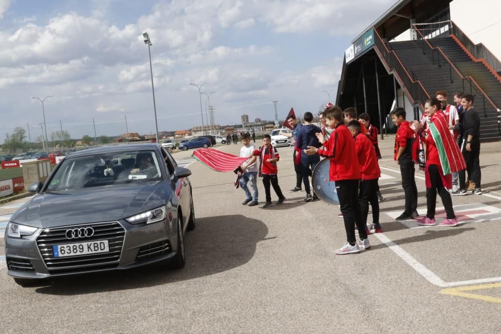 La afición del Zamora CF, antes del partido