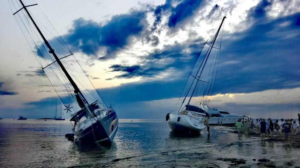 Barcos varados en la Colònia de Sant Jordi