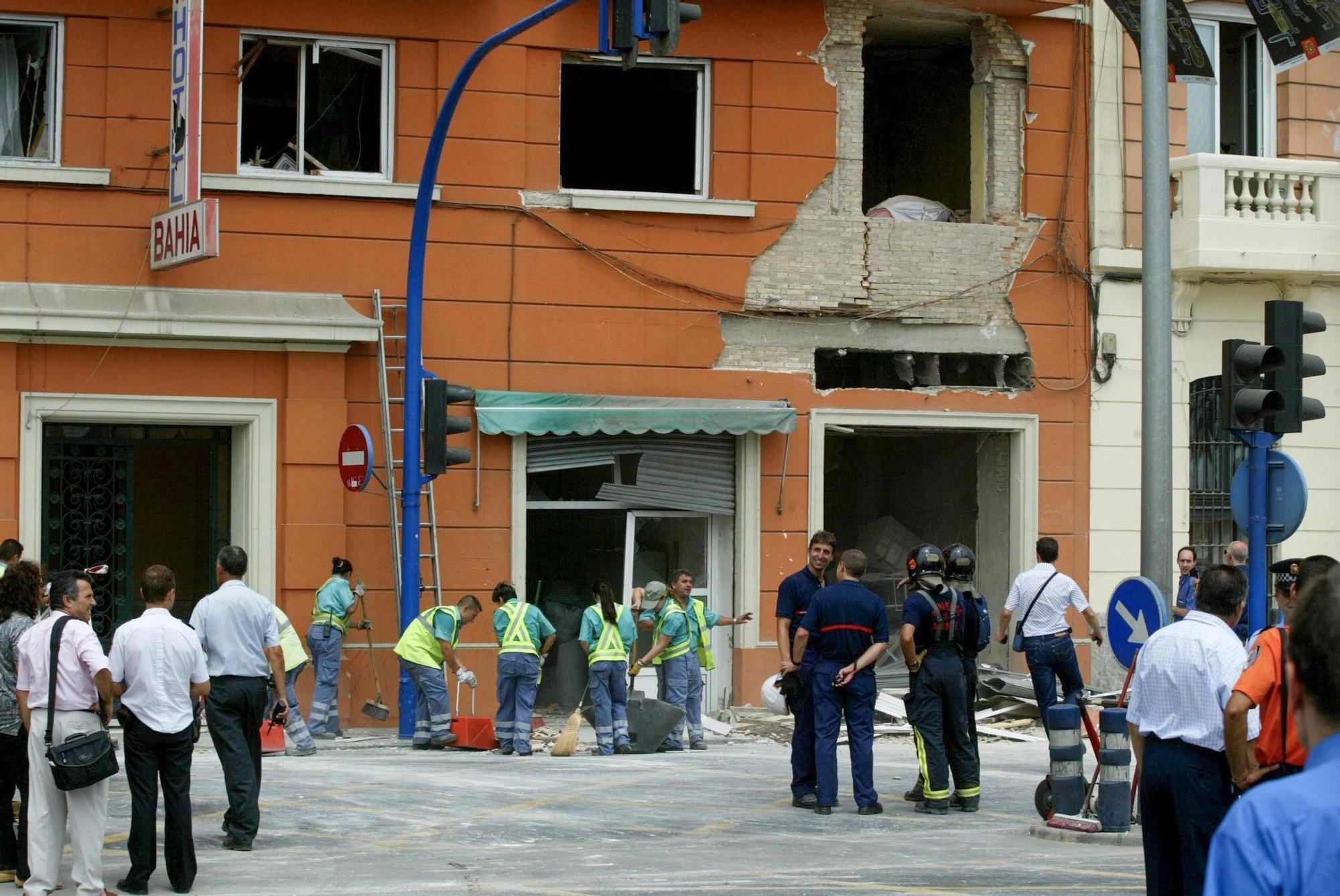 Estas son las fotos del hotel Bahia, uno de los dos atentados que cometió el etarra Asier Eceiza en 2003 en Alicante y Benidorm por los que ha sido condenado a a 182 años de carcel