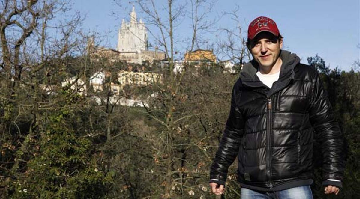 Un passeig amb Manel Fuentes, periodista de Catalunya Ràdio, pel barri de Vallvidrera.