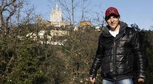 Un passeig amb Manel Fuentes, periodista de Catalunya Ràdio, pel barri de Vallvidrera.