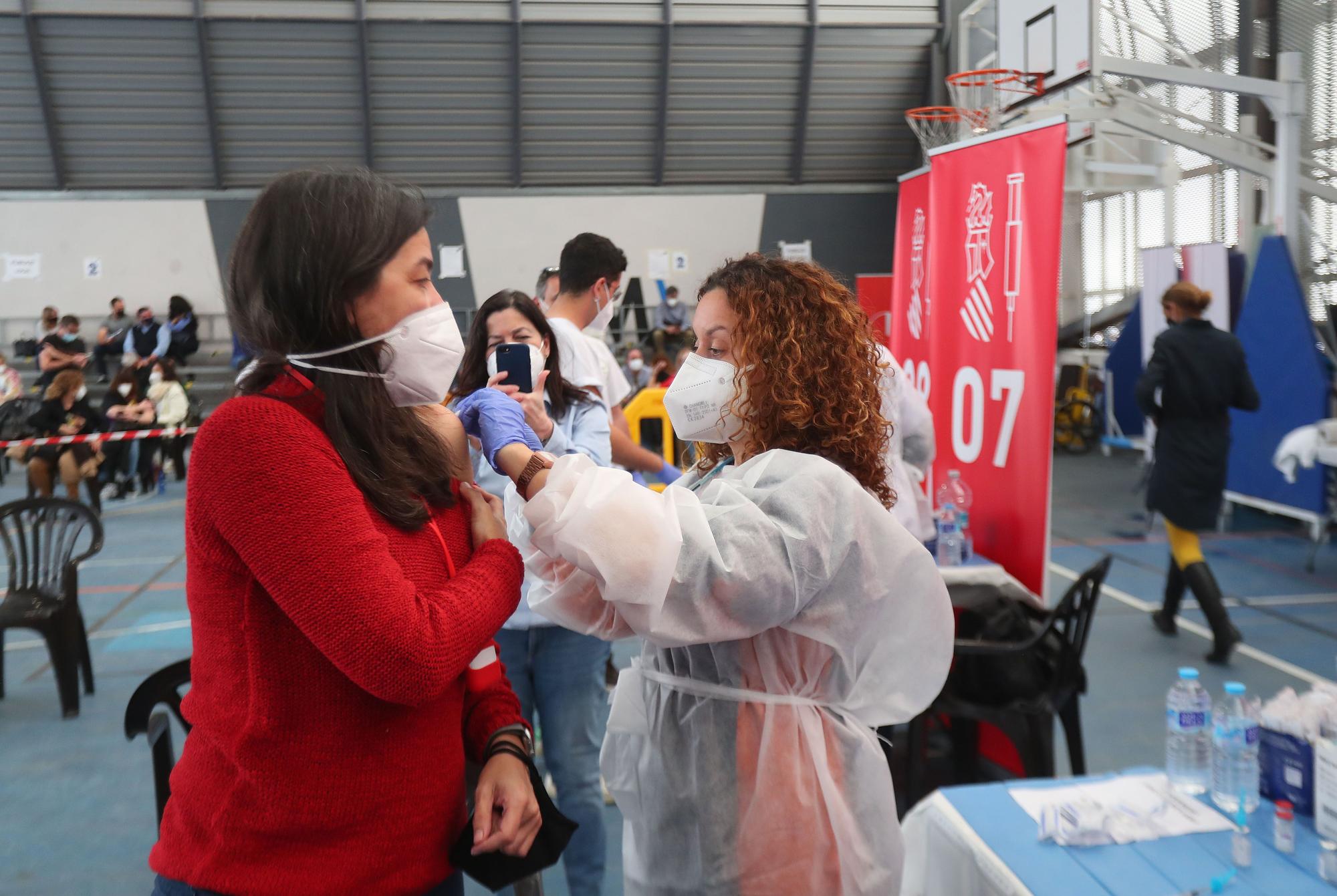 Retoman la vacunación de profesores en la Comunitat Valenciana