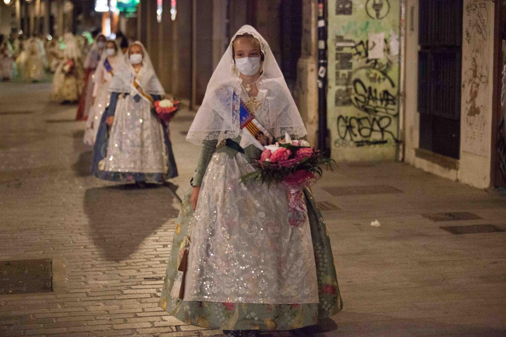 Llegada de la Fallera Mayor Infantil 2021 a la plaza de la Virgen en la Ofrenda