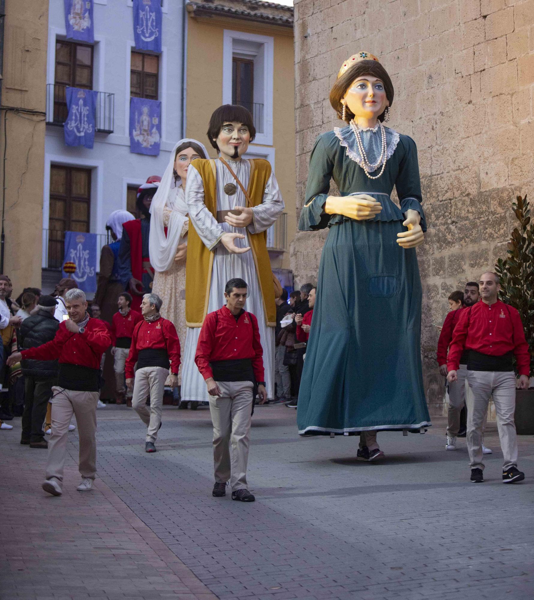 Ontinyent se vuelca con la tradiconal procesión de la Puríssima