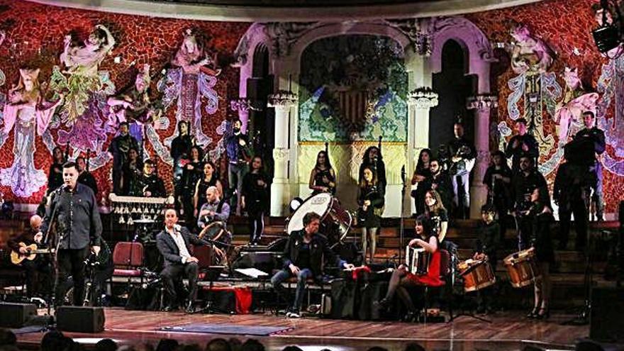 Actuación de As Portelas junto a Carlos Núñez en el Palau de la Música.