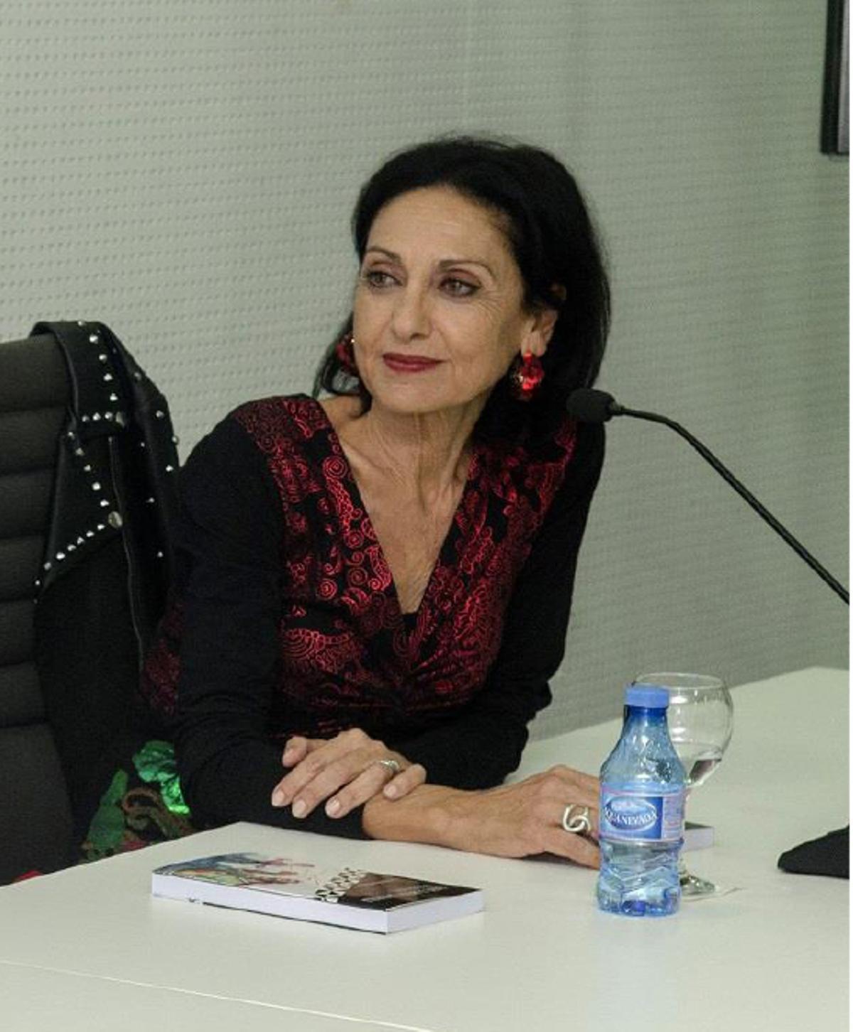 Presentación libro ‘Al hilván que traza la luna’