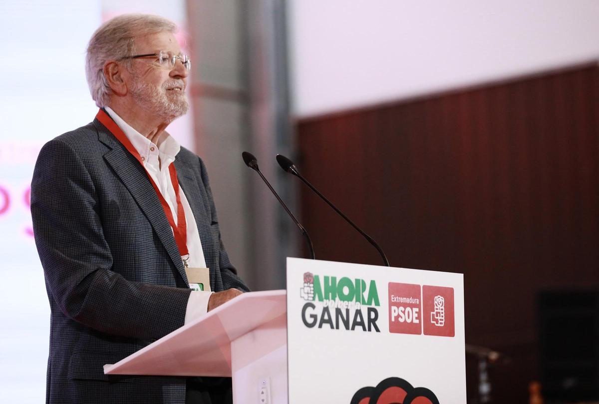 Juan Carlos Rodríguez Ibarra en el 16 Congreso Extraordinario Regional del PSOE de Extremadura.