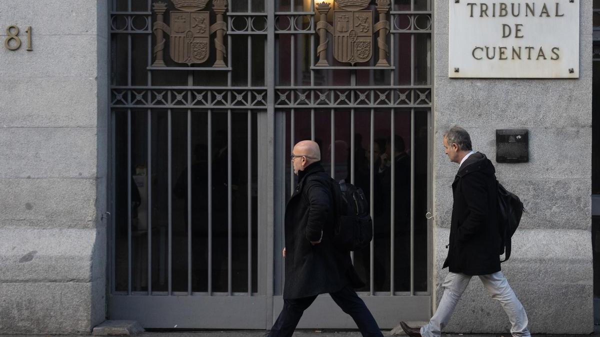 El letrado que defiende a Carles Puigdemont, Gonzalo Boyé, a su llegada a la Audiencia previa sobre el procés en el Tribunal de Cuentas.