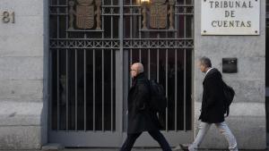 Archivo - El letrado que defiende a Carles Puigdemont, Gonzalo Boyé, a su llegada a la Audiencia previa sobre el procés en el Tribunal de Cuentas.