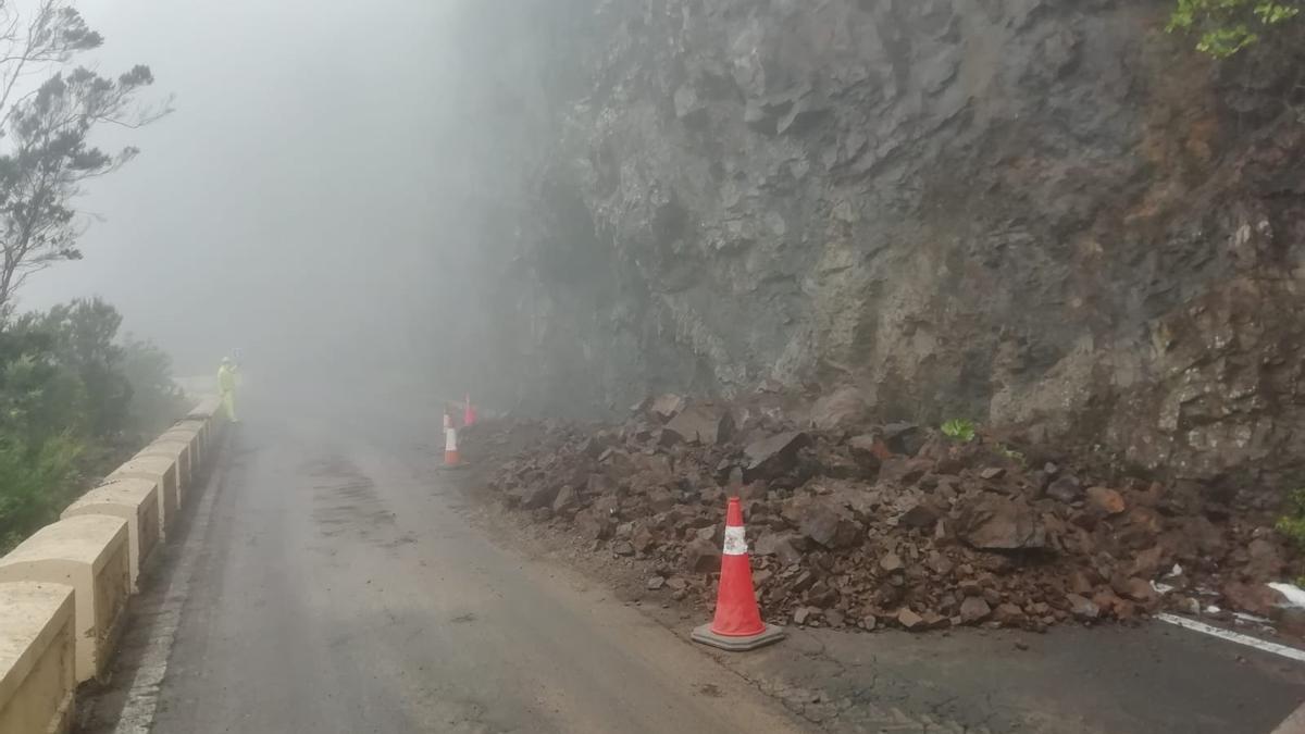 Landslides on several roads in Anaga