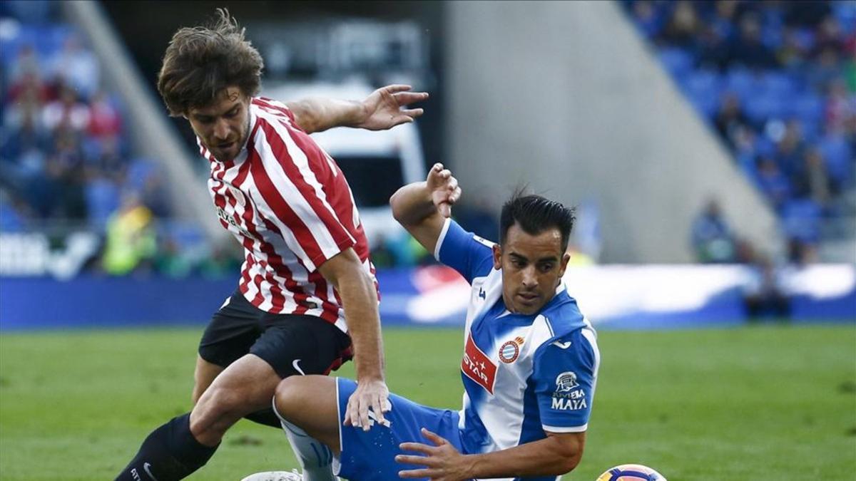 Yeray en un duelo con Jurado en el Espanyol-Athletic del pasado 6 de noviembre