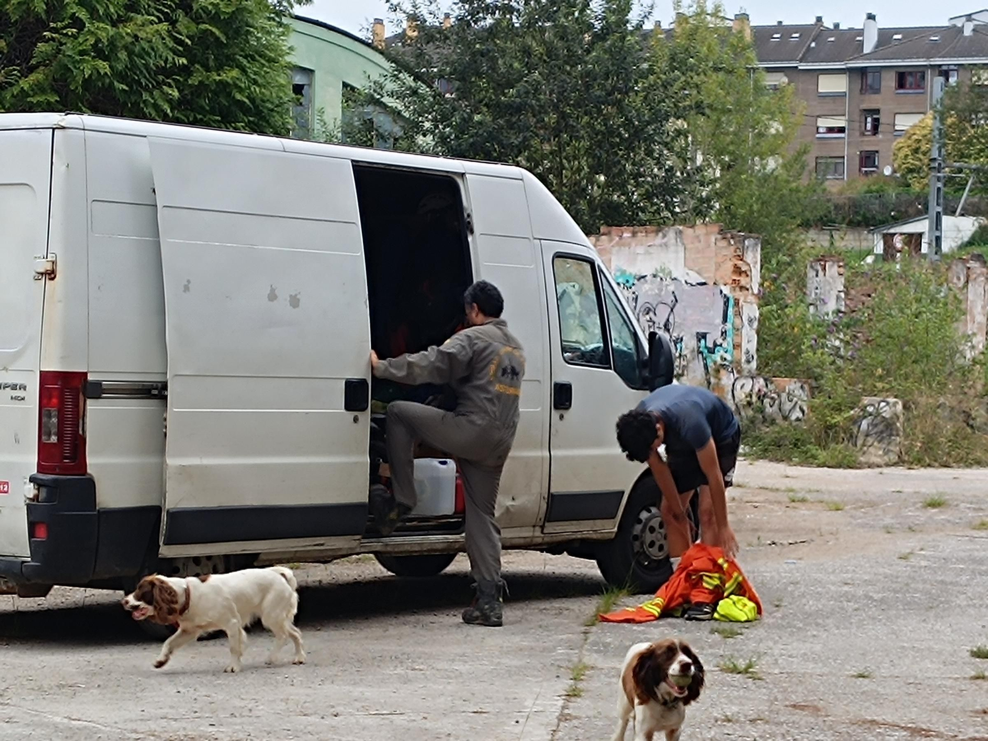 Así entrena la Unidad Canina de Rescate del Principado de Asturias, con sede en La Morgal