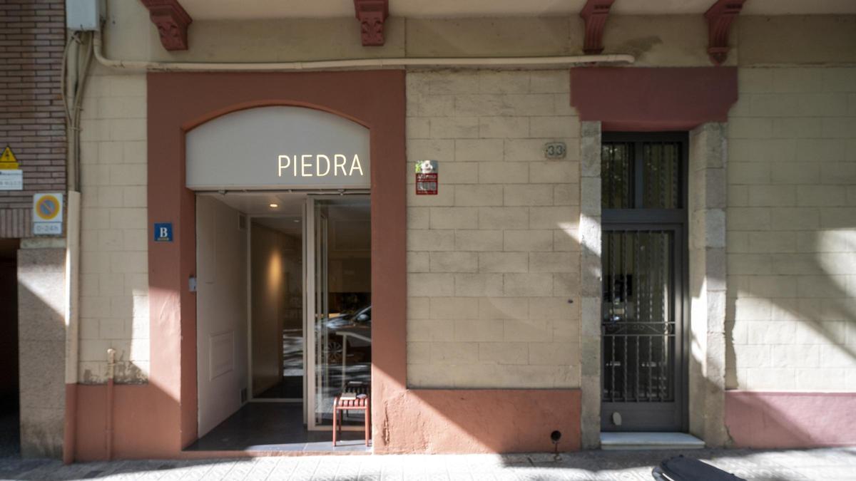 La entrada del restaurante Piedra.