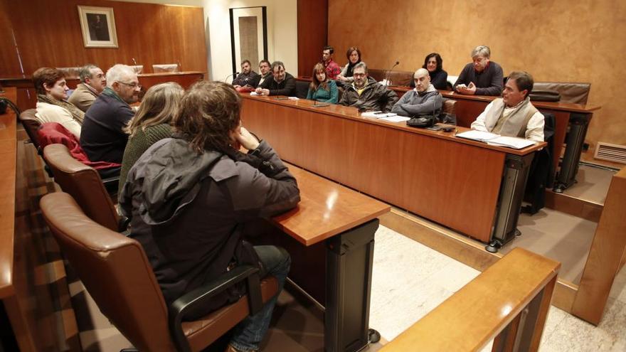 Los representantes de los sindicatos municipal durante una reunión en el Ayuntamiento