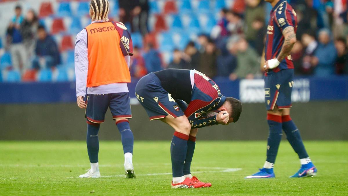 Dela, rabioso y dolorido tras sufrir el empate.