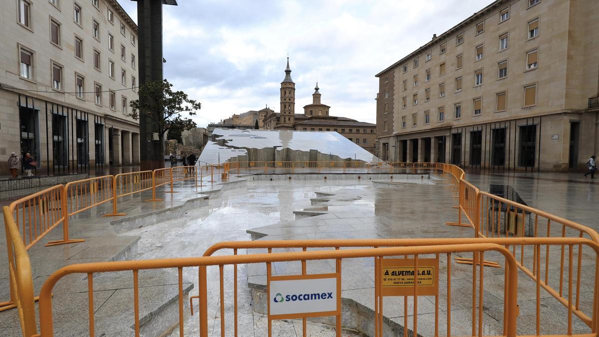 La fuente de la Hispanidad ya está vallada ante su inminente reparación.